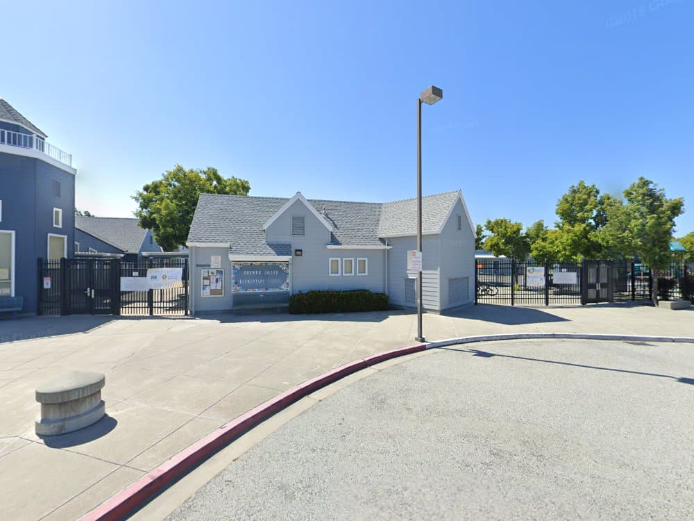 Brewer Island Elementary campus building